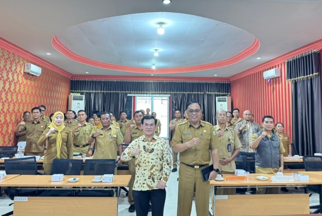 Deputi Bidang Pelayanan Kepemudaan Kemenpora RI Yohan, menghadiri Rapat Koordinasi dan Sinkronisasi Program Bidang Kepemudaan dan Olahraga di Dinas Pemuda, Olahraga dan Pariwisata, Prov Kalimantan Barat, Selasa (10/2).(foto:istimewa)