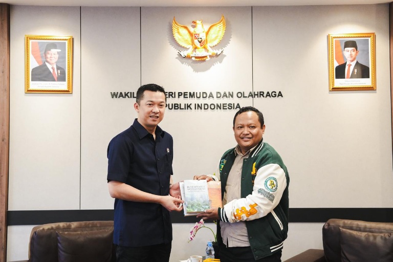 Wakil Menteri Pemuda dan Olahraga Republik Indonesia (Wamenpora RI), Taufik Hidayat, menerima perwakilan Pemuda Persatuan Islam (Pemuda Persis) di Kantor Kemenpora, Jumat (13/2).