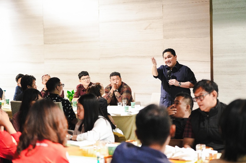 Menpora RI Erick Thohir melakukan silaturahmi dengan media, Selasa (24/2) malam,(foto:Andre/kemenpora.go.id)