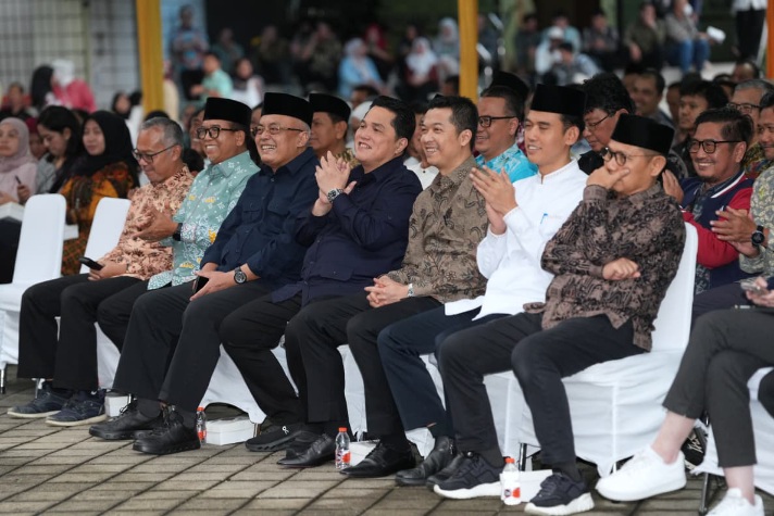 Kemenpora RI menggelar kegiatan buka puasa bersama di tengah bulan suci Ramadan 1447 Hijriah yang diselenggarakan di Halaman Kantor Kemenpora, Senayan, Jakarta, Jumat (6/3) petang.(foto:Herry/kemenpora.go.id)