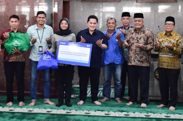 Unit Pengumpul Zakat (UPZ) Badan Zakat Nasional (Baznas) Kemenpora RI melakukan penyerahan santunan zakat Ramadan di Masjid Pemuda Al-Muwahhidin, Jalan Gerbang Pemuda Nomor 3, Senayan, Jumat (13/3) siang.(foto:bagus/kemenpora.go.id)