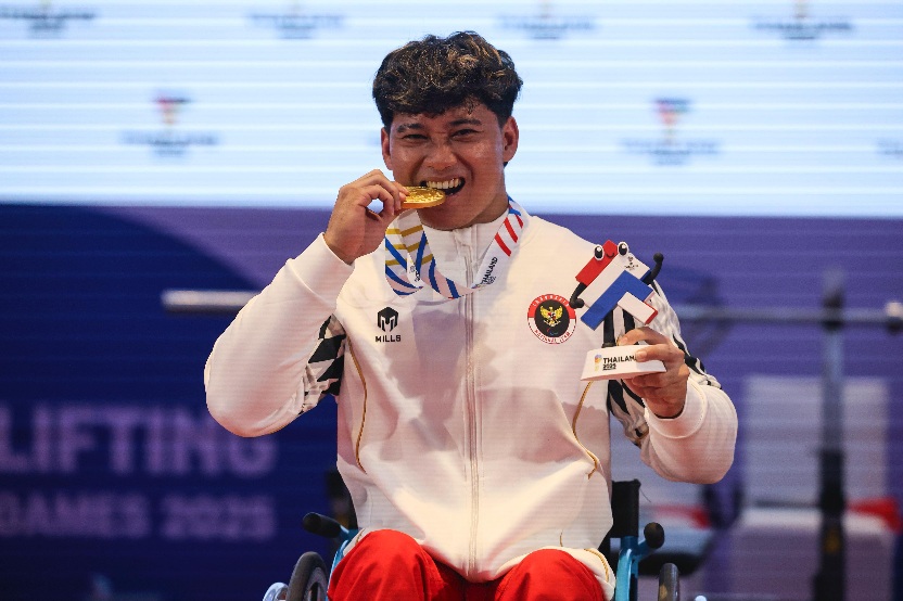 Atlet para angkat berat putra Indonesia M. Mabruk Arib Dzaky mengucapkan terima kasih kepada Presiden Prabowo Subianto dan Kemenpora. (foto:istimewa)