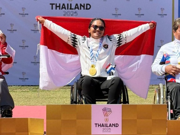 Atlet para panahan Indonesia, Teodora Audi Ayudia Ferrelly Essant (26), peraih medali emas di ASEAN Para Games 2025 Thailand bersyukur bonus cair. (foto:istimewa)
