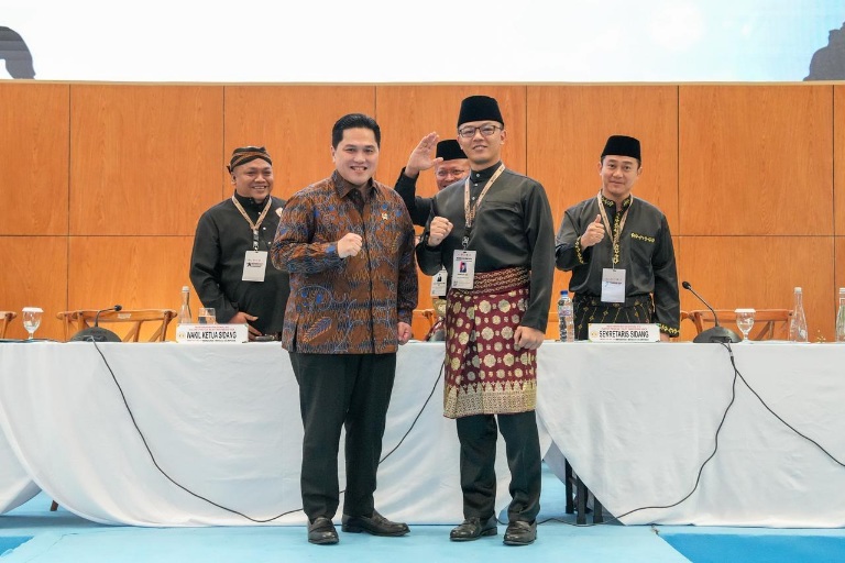 Menpora Erick Thohir mengucapkan selamat atas terpilihnya Menteri Luar Negeri (Menlu) Sugiono sebagai Ketua Umum (Ketum) Pengurus Besar (PB) Ikatan Pencak Silat Indonesia (IPSI) masa bakti 2026-2030. (foto:Andre/kemenpora.go.id)