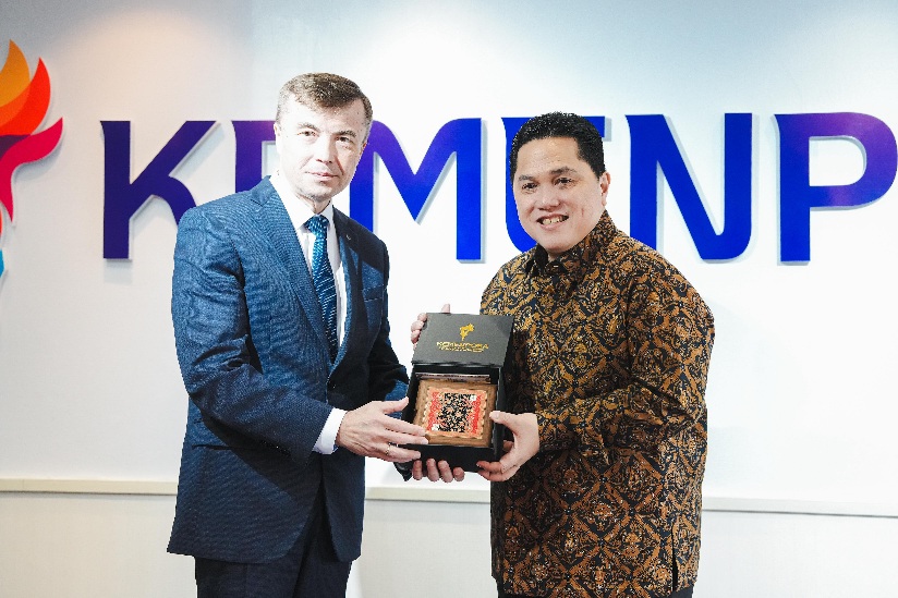 Menpora RI Erick Thohir, menerima kunjungan Duta Besar Rusia untuk Indonesia, H.E. Sergei Gennadievich Tolchenov yang hadir bersama rombongan di Kantor Kemenpora, Senayan, Jakarta, Selasa (14/4) siang.