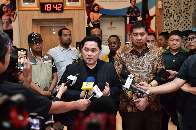 Menteri Pemuda dan Olahraga Republik Indonesia (Menpora RI) Erick Thohir menerima Menteri Perumahan dan Kawasan Permukiman (PKP), Pak Maruarar Sirait, di kantor Kemenpora, Kamis (16/4) sore.(foto:bagus/kemenpora.go.id)