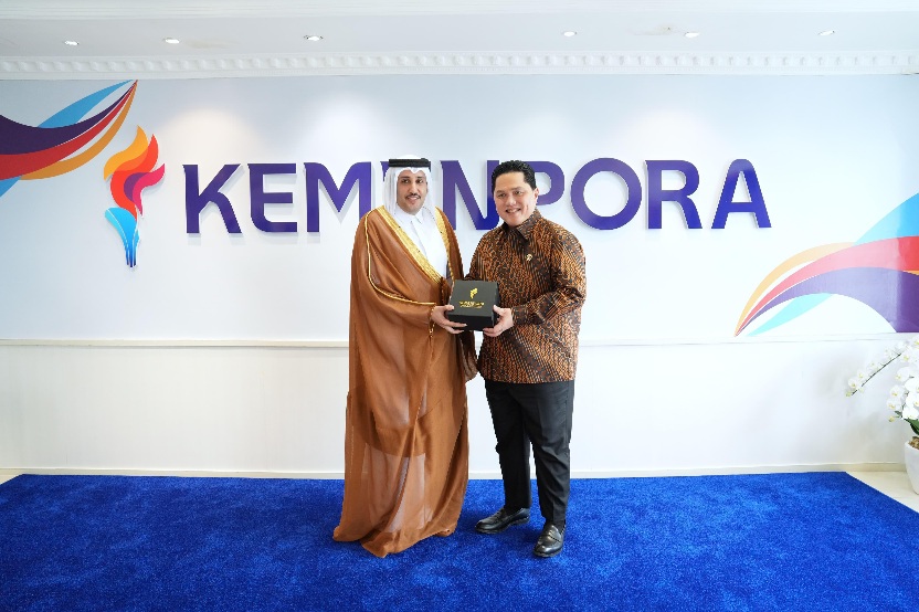 Menteri Pemuda dan Olahraga (Menpora) RI, Erick Thohir, menerima kunjungan Duta Besar Qatar untuk Indonesia, Sultan bin Mubarak Al-Dosari, di Kantor Kemenpora, Kawasan Senayan, Jakarta, Kamis siang (16/4).(foto:Herry/kemenpora.go.id)