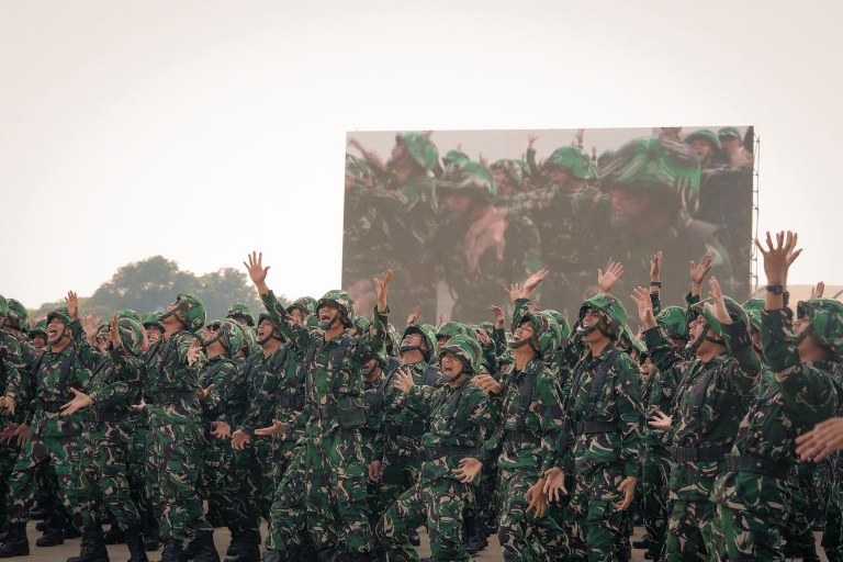 Kemenpora RI ikut berkontribusi dalam program latihan dasar militer (Latsarmil) Komcad TNI yang diselenggarakan Kementerian Pertahanan pada Rabu (22/4) pagi di Lapangan Udara (Lanud) Halim Perdanakusuma.(foto:Andre/kemenpora.go.id)