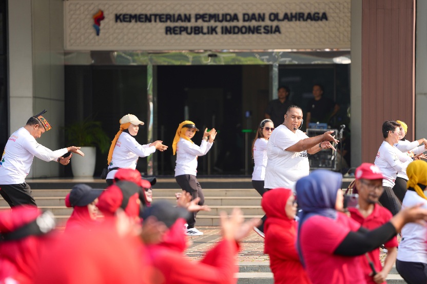 Kemenpora kembali menggelar kegiatan Rabu Bugar pada Rabu pagi (22/4) di Plaza Kemenpora.(foto:Gilang/kemenpora.go.id)