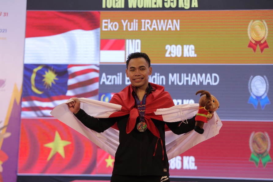 Menjadi atlet berprestasi menjanjikan masa depan yang cerah. Itulah yang diyakini Eko Yuli Irawan kala masih kanak-kanak. (foto:raiky/kemenpora.go.id)