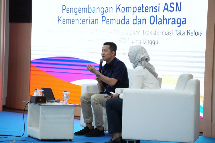 Pengembangan Kompetensi ASN Kemenpora hari pertama berlanjut pada sesi kedua melalui kegiatan Leaders Talk yang menghadirkan Wakil Menteri Pemuda dan Olahraga (Wamenpora) RI, Taufik Hidayat. (foto: Herry/kemenpora.go.id)