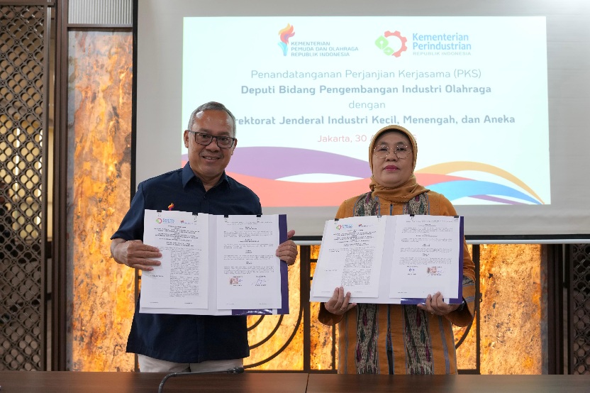 Kementerian Pemuda Olahraga (Kemenpora RI) bersama dengan Kementerian Perindustrian (Kemenperin RI), melakukan Perjanjian Kerja Sama (PKS) di Kantor Kemenpora, Jakarta, Kamis (30/4) pagi.(foto:Gilang/kemenpora.go.id)