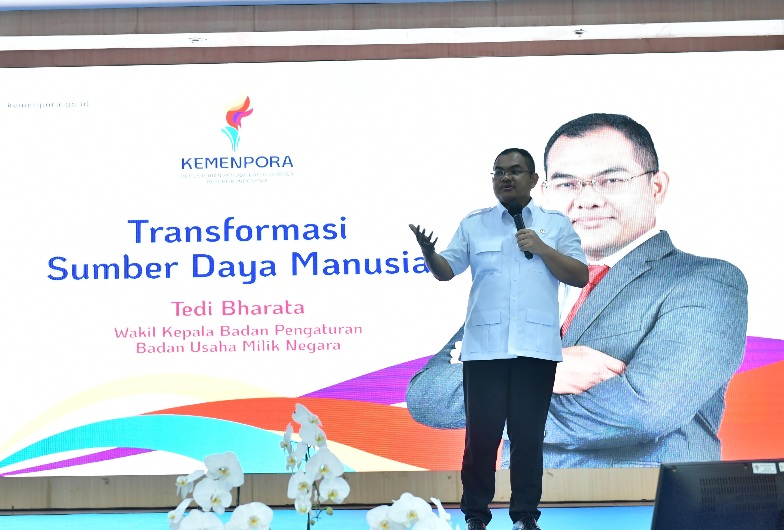 Kegiatan Penguatan Kompetensi ASN menghadirkan Wakil Kepala Badan Pengaturan BUMN Tedi Bharata yang mengambil tema "Transformasi Sumber Daya Manusia". (foto:bagus/kemenpora.go.id)