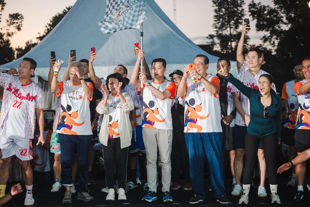 Wamenpora Taufik melakukan flag off start Jogja Run D-City 2026 di Gelanggang Inovasi dan Kreativitas (GIK) UGM, Sleman, Minggu (24/5) pagi.(foto: Nurohman/kemenpora.go.id)