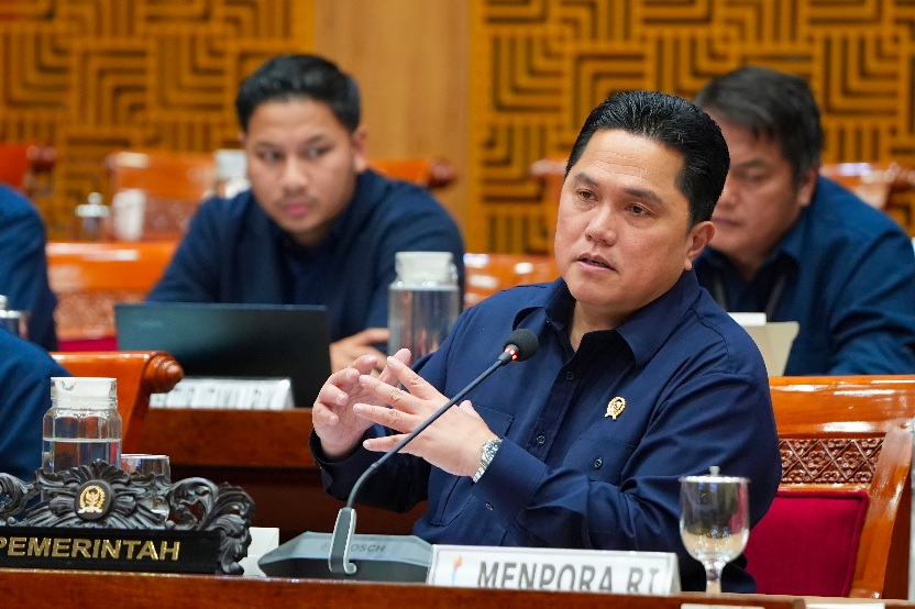Menteri Pemuda dan Olahraga (Menpora) RI, Erick Thohir, menghadiri Rapat Kerja dengan Komisi X DPR RI di  Kompleks Parlemen, Senayan, Jakarta, Selasa (2/6). (foto:Gilang/kemenpora.go.id)