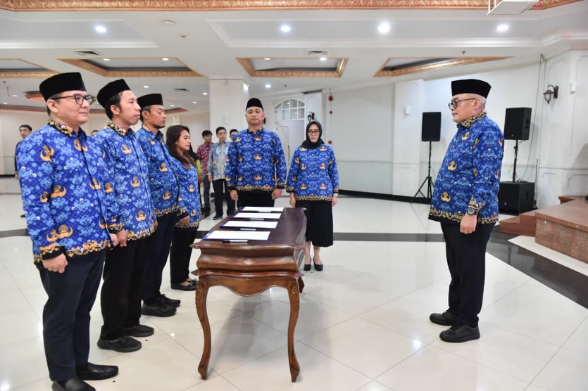 Sesmenpora melantik dan mengambil Sumpah Jabatan Pejabat Fungsional di Lingkungan Kemenpora di Auditorium Wisma Kemenpora, Jalan Gerbang Pemuda Nomor 3, Senayan, Jumat (5/6) pagi.(foto:bagus/kemenpora.go.id)