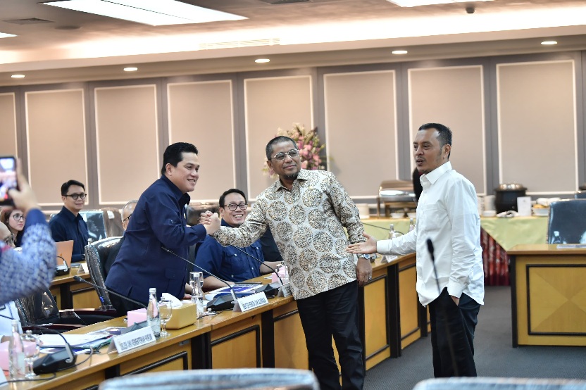 Komisi XIII DPR RI memberikan dukungan penuh atas rekomendasi pemberian kewarganegaraan Indonesia pada Luke Vickery dan Mitchell Baker di Gedung DPR RI, Senayan, Jakarta, Rabu (17/6) sore. (Foto:Bagus/kemenpora.go.id)