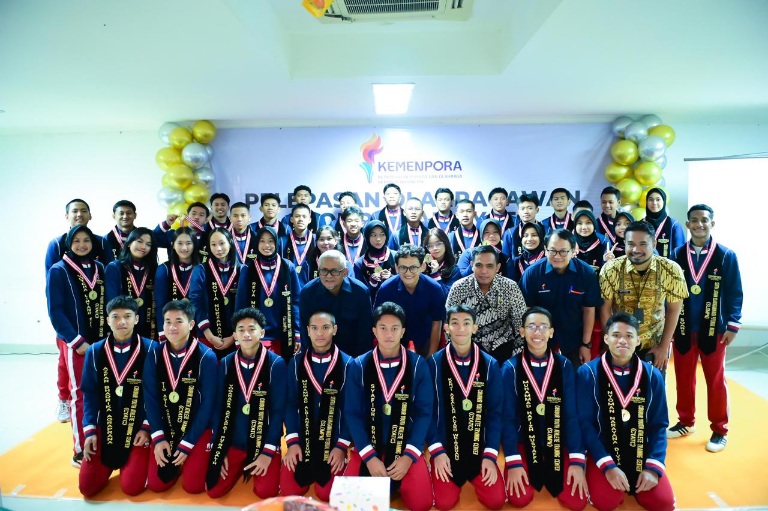 Kemenpora RI memberikan apresiasi kepada olahragawan Sentra Latihan Olahragawan Muda Potensial Nasional (SLOMPN) dan Cibubur Youth Athlete Training Center (CYATC) Tahun Ajaran 2025/2026.(foto: dok/deputi2)