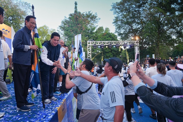 Menteri Pemuda dan Olahraga (Menpora) RI Erick Thohir bersama Gubernur Daerah Istimewa Yogyakarta (DIY) Sri Sultan Hamengku Buwono X membuka Mandiri Jogja Marathon 2026 kawasan Candi Prambanan, Minggu (21/6) pagi.(foto:istimewa)