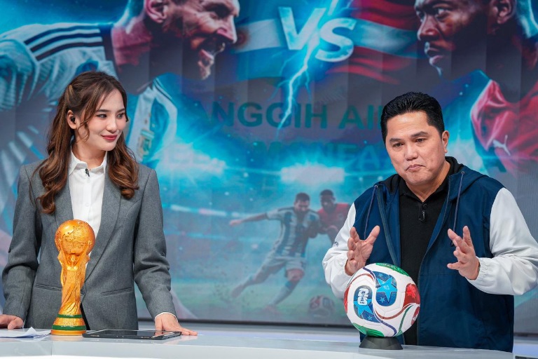 Menpora RI, Erick Thohir mengapresiasi tingginya antusiasme masyarakat terhadap penyelenggaraan nonton bareng (nobar) Piala Dunia 2026 yang kini telah tersebar ribuan titik di berbagai daerah Indonesia. (foto:Andre/kemenpora.go.id)