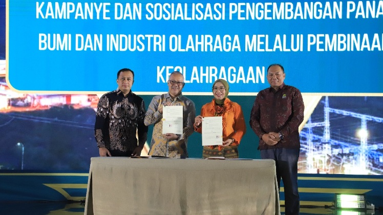 Kemenpora RI resmi menandatangani Perjanjian Kerja Sama (PKS) dengan Direktorat Jenderal Energi Baru, Terbarukan, dan Konservasi Energi (EBTKE) Kementerian ESDM RI pada Jumat (26/6) di Hotel Ritz Carlton Kuningan, Jakarta. (foto:dok/deputi4)