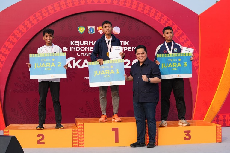 Menpora RI), Erick Thohir mengapresiasi langkah PB PASI yang menghadirkan atlet-atlet dari Asia Tenggara dalam Kejurnas Atletik dan Indonesia U-18 Open Championship 2026 di Stadion Atletik Rawamangun, Jakarta, Sabtu (27/6).(foto:istimewa)