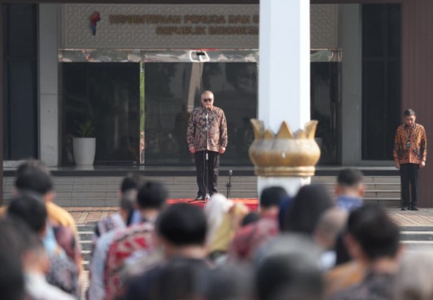 Kemenpora RI menggelar upacara peringatan Hari Keluarga Nasional (Harganas) ke-33 Tahun 2026 di Plaza Kemenpora, Senin (29/6). (foto:Herry/kemenpora.go.id)