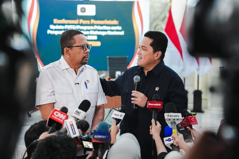 Menpora RI Erick Thohir hadir sebagai narasumber dalam Konpers Pemerintah yang digelar Badan Komunikasi (Bakom) RI, Kamis (2/7/2026). Menpora hadir bersama Kepala Bakom RI Muhammad Qodari.(foto:Andre/kemenpora.go.id)