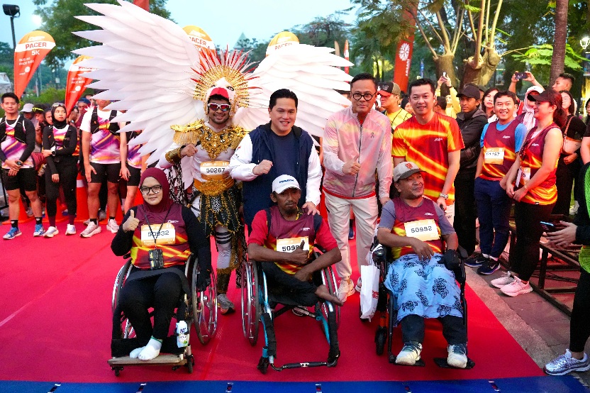 Menpora Erick mengapresiasi Bhinneka Run 2026  melibatkan disabilitas yang digelar di Plaza Keong Mas, Taman Mini Indonesia Indah (TMII), Jakarta, Sabtu (4/7). (foto: Gilang/kemenpora.go.id)