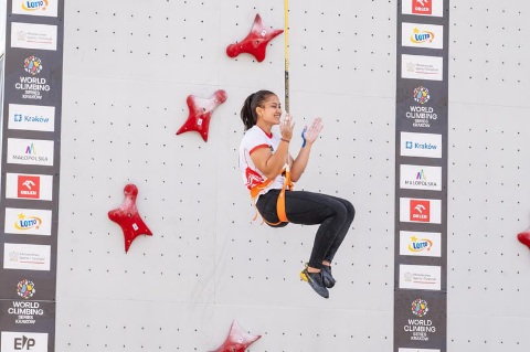Atlet panjat tebing Indonesia, Desak Made Rita Kusuma Dewi, memberikan klarifikasi terkait pernyataannya usai meraih medali emas di World Climbing Series Krakow 2026. (foto: Slobodan Miskovic/World Climbing)