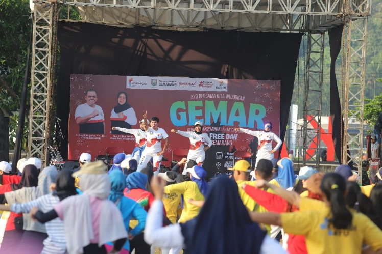 Kemenpora kali ini menggelar rangkaian program nasional GEMAR (Gerakan Masyarakat Aktif dan Bugar) dengan Car Free Day (CFD) di Alun-Alun Bung Karno, Kecamatan Ungaran Timur, Kabupaten Semarang.(dok/deputi2)