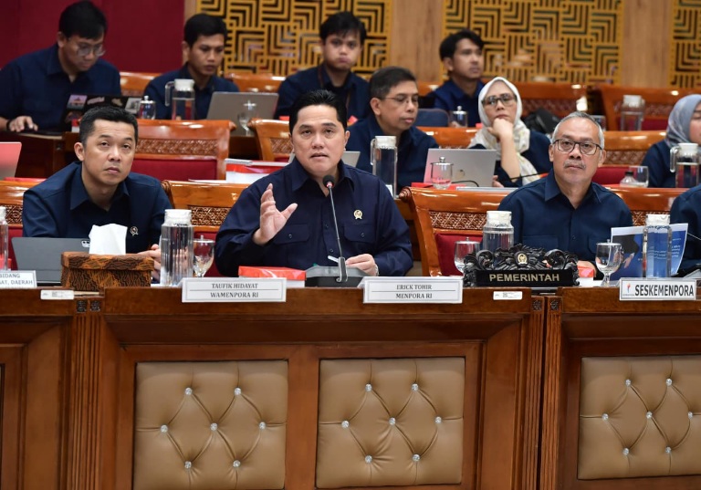 Menpora Erick melakukan Rapat Kerja (Raker) dengan Komisi X DPR RI yang berlangsung di ruang Rapat Komisi X DPR RI, Senayan, Jakarta, Selasa (14/7). (foto:bagus/kemenpora.go.id)