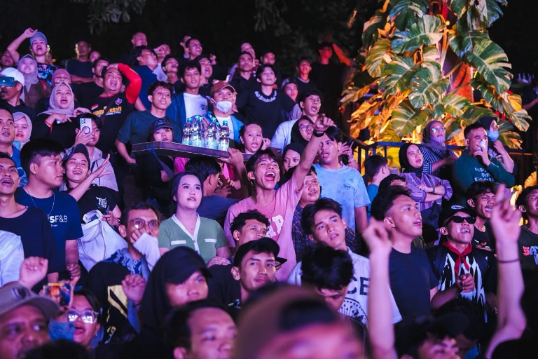 Antusiasme masyarakat untuk mengikuti Festival Rakyat Bola Gembira begitu tinggi dengan kehadiran sekitar 14 ribu warga yang memadati kawasan Lapangan Banteng, Minggu, (20/7). (foto:Andre/kemenpora.go.id)