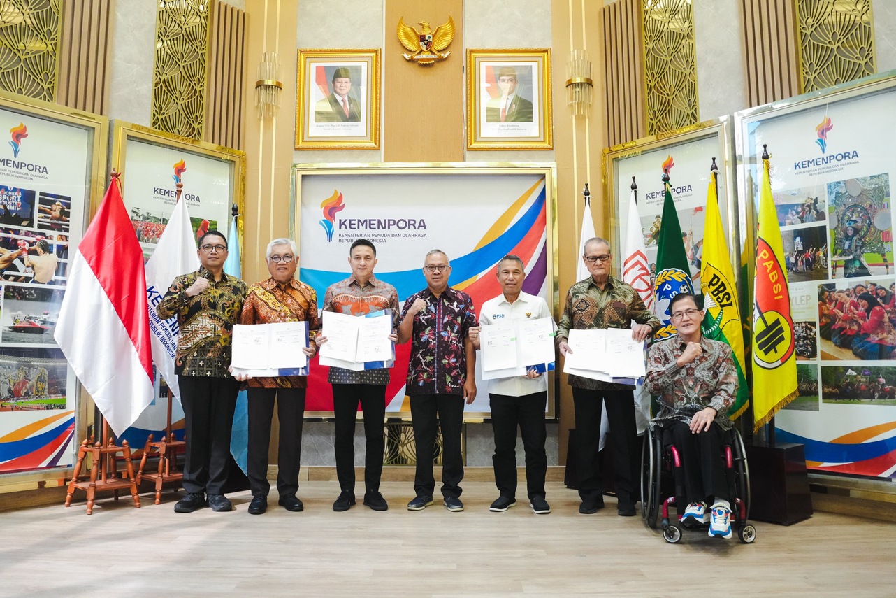 Kemenpora RI perkuat transformasi digital di bidang keolahragaan melalui penandatanganan PKS dan NDA bersama lima induk cabang olahraga, yakni PSSI, PERBASI, PBSI, PABSI, dan Akuatik Indonesia di Kantor Kemenpora, Jakarta. (foto: dok/Kemenpora)