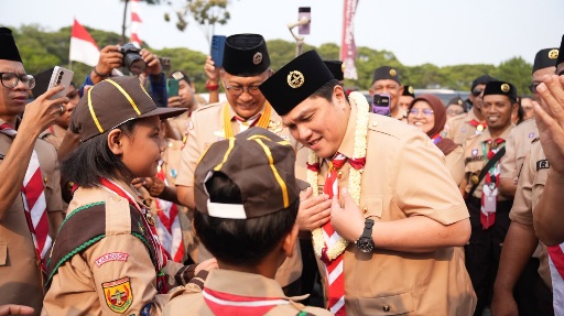 Menpora RI Erick Thohir mewakili Presiden RI Prabowo Subianto menghadiri Peringatan Hari Pramuka ke-65 di Buperta Cibubur, Jakarta Timur, Jumat (14/8) sore. (foto:raiky/kemenpora.go.id)