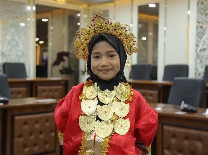 Sejak kecil, Citra harus menghadapi kehidupan yang penuh keterbatasan. Gadis 10 tahun asal Kabupaten Pangkajene dan Kepulauan, Sulawesi Selatan, itu bahkan kehilangan sang ayah ketika usianya baru delapan tahun. (foto: detik.com)