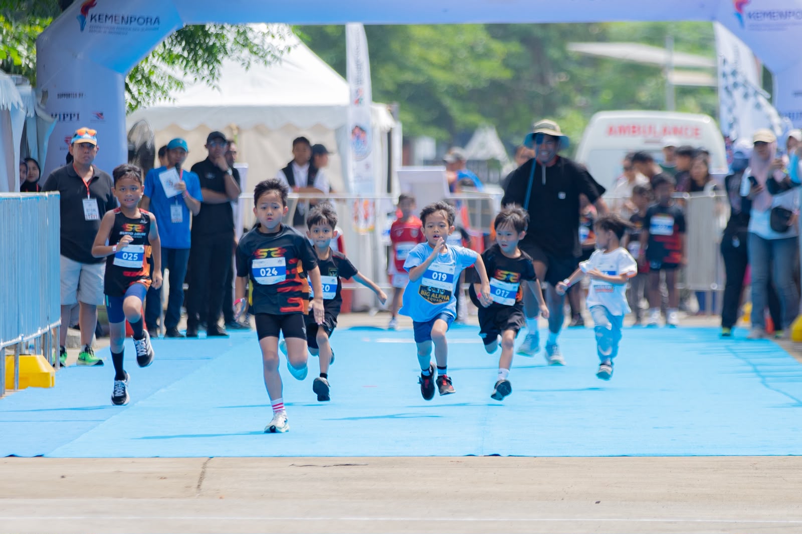 Lari kini tidak hanya menjadi aktivitas untuk menjaga kebugaran saja. Dalam beberapa tahun terakhir, olahraga ini semakin lekat dengan keseharian masyarakat. (foto: dok/Kemenpora)