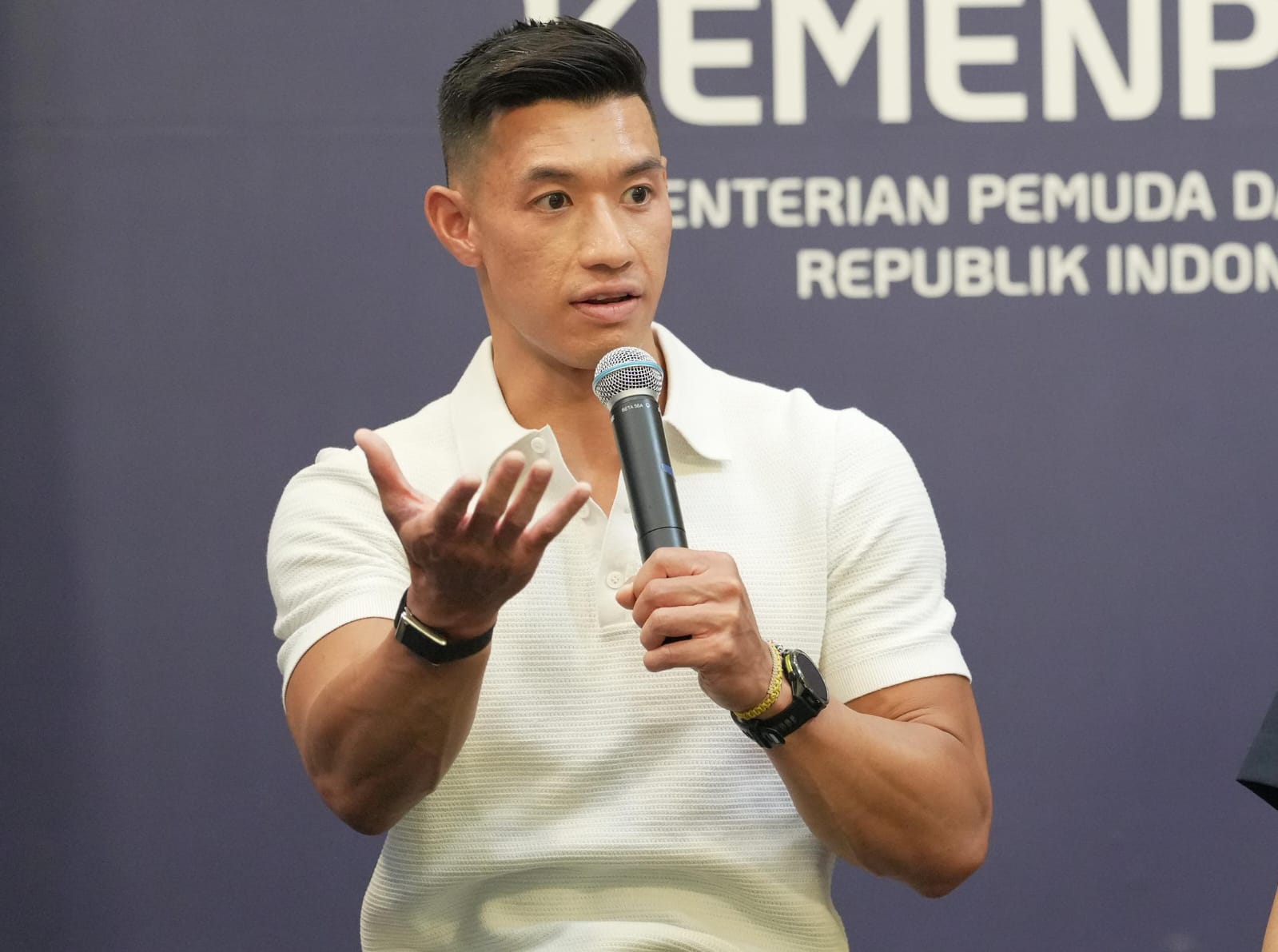Olahraga HYROX kini semakin populer di tengah masyarakat. Olahraga yang memadukan lari dengan latihan fungsional ini juga semakin banyak diminati perempuan. (foto: dok/Kemenpora)