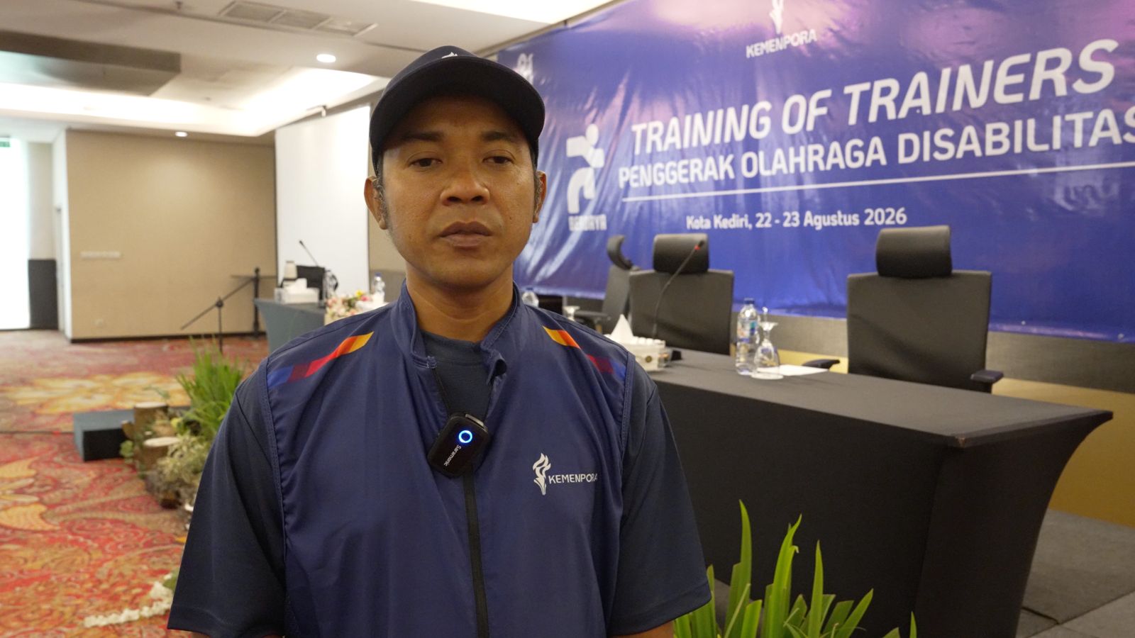 Imam Bahroni pernah berada di titik terendah dalam hidupnya. Kehilangan penglihatan pada 2018 membuatnya merasa terpuruk, malu bertemu orang lain, hingga lebih banyak menghabiskan waktu di dalam kamar. (foto: Gilang/Kemenpora)