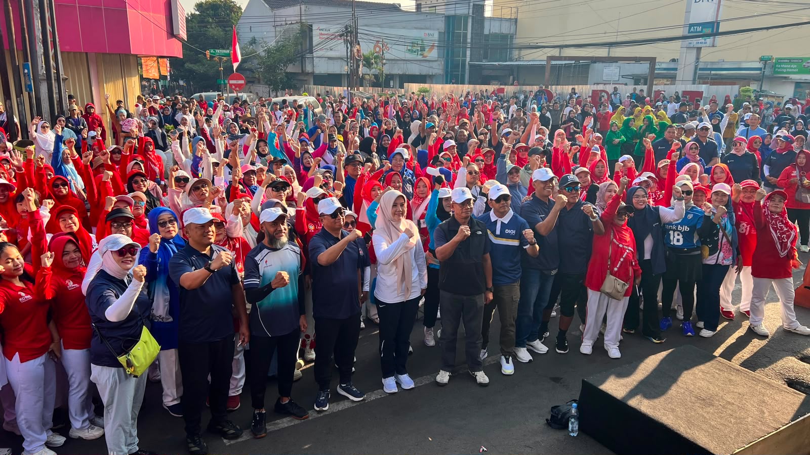 Kemenpora RI terus konsisten melanjutkan safari bugar ke berbagai wilayah di Indonesia sebagai upaya mewujudkan masyarakat yang aktif, sehat, dan bugar. Program nasional Gerakan Masyarakat Aktif dan Bugar hadir di Kabupaten Garut. (foto: dok/Kemenpora)