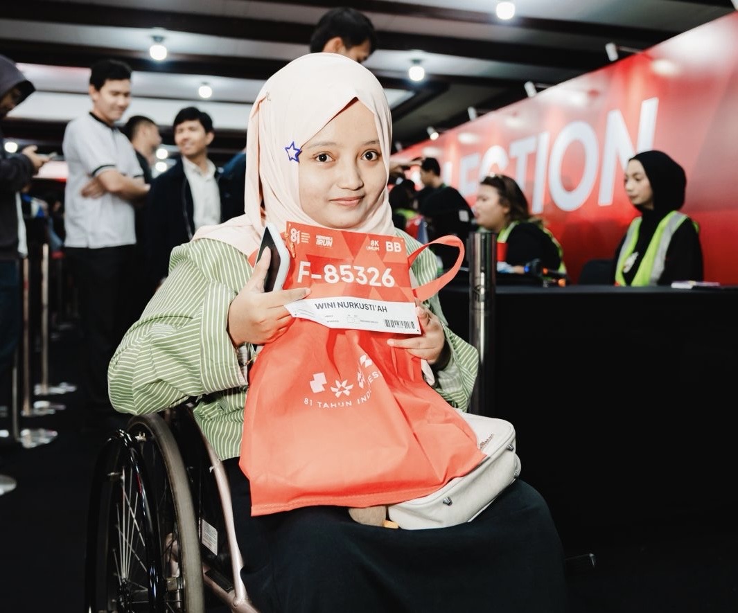 Semangat menyemarakkan HUT ke-81 Republik Indonesia dirasakan oleh seluruh lapisan masyarakat. Salah satunya Wini Nur Kustiah, warga asal Cikarang, Jawa Barat, yang antusias ambil bagian dalam ajang lari Merdeka Run 2026. (foto: dok/kemenpora)