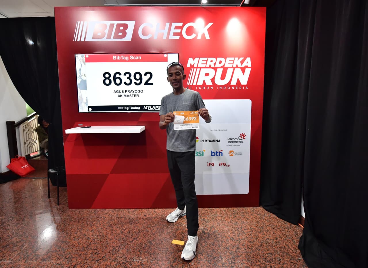 Pengambilan racepack Merdeka Run 2026 hari kedua semakin semarak dengan kehadiran sejumlah atlet profesional yang turut mengambil perlengkapan Merdeka Run di Wisma Serbaguna GBK, Jakarta. (foto: dok/Kemenpora)