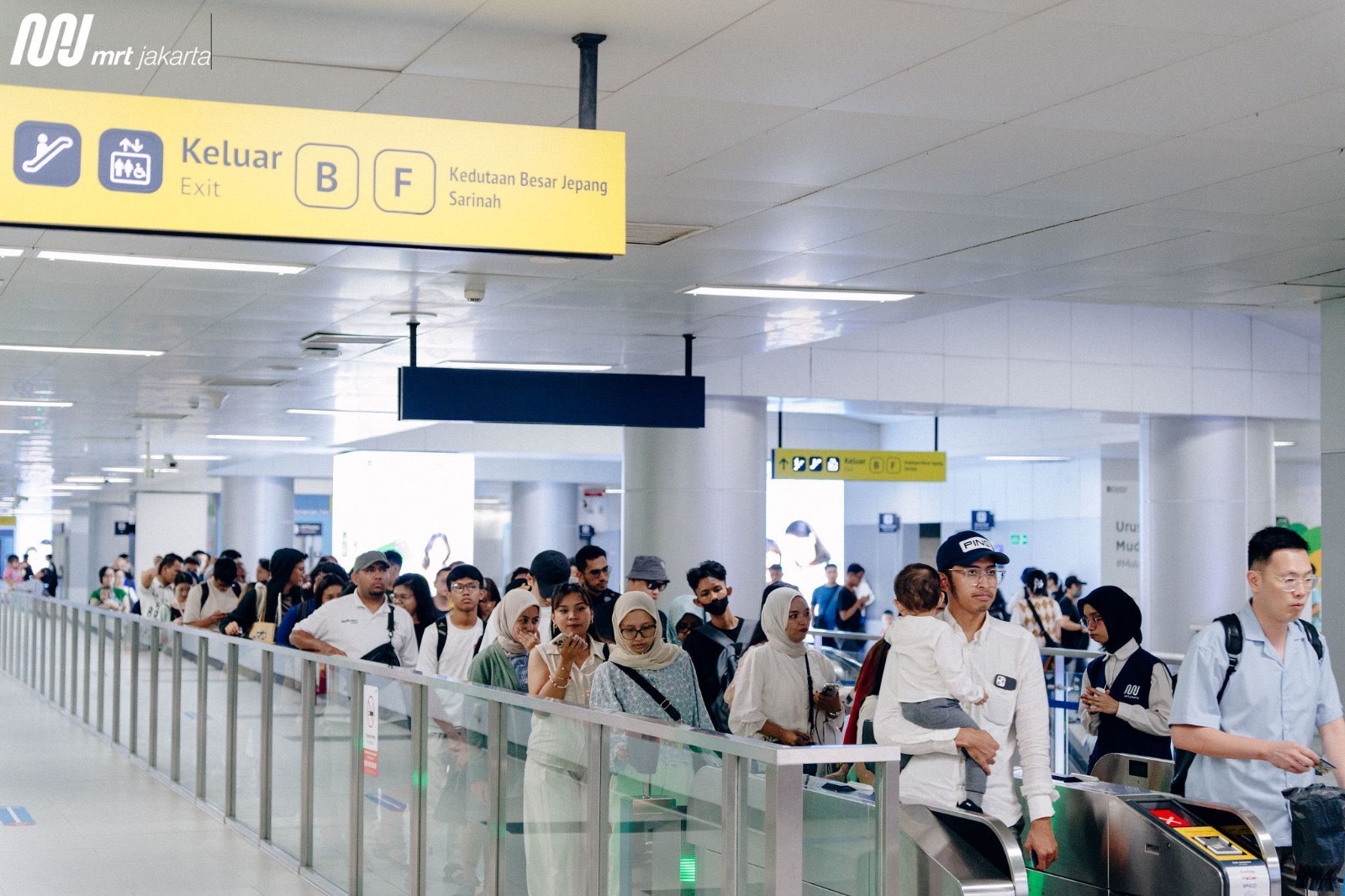 Peserta Merdeka Run 2026 mendapatkan kemudahan akses transportasi menuju lokasi perlombaan pada Sabtu (29/8). Fasilitas ini dikhususkan bagi peserta yang mengikuti Merdeka Run 2026 (dibuktikan dengan BIB). (foto: jakartamrt.co.id)