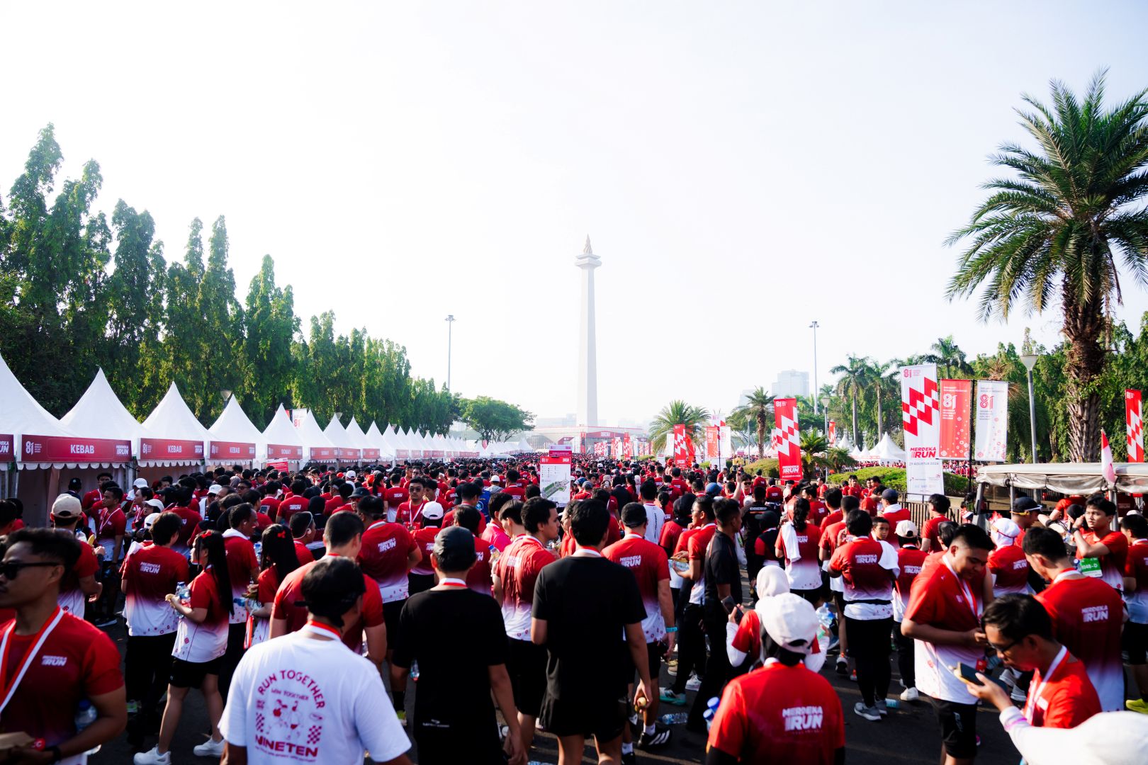 Usai Garis Finis, Peserta Nikmati Kemeriahan Race Village Merdeka Run 2026