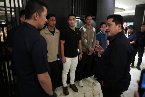 Menpora RI Erick Thohir memberikan semangat dan motivasi kepada skuad bulu tangkis Indonesia jelang keberangkatan menuju Asian Games 2026. (foto:Herry/kemenpora.go.id)