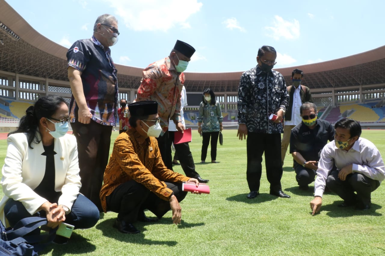 Kemenpora RI Bersama Wakil Ketua Komisi X DPR RI Tinjau Stadion Manahan Solo