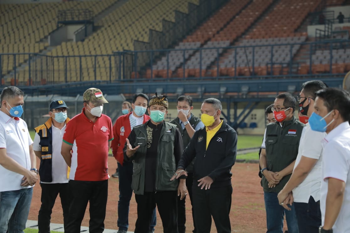 Tinjau Stadion Si Jalak Harupat, Menpora RI Nilai Perbaikan Sarana dan Prasarana Stadion Penting untuk Peningkatan Sepakbola Indonesia