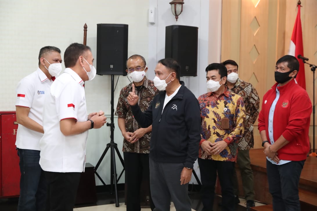 Serahkan Izin Piala Menpora ke PSSI, Menpora Amali Kembali Ajak Masyarakat Nonton di Rumah Saja