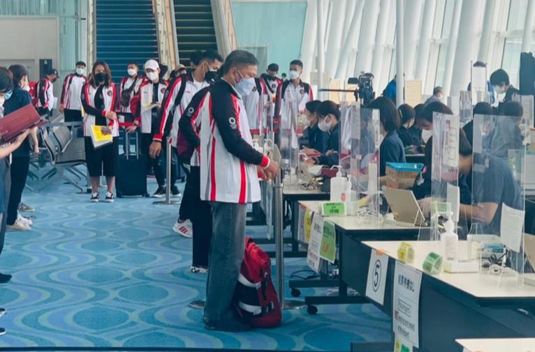 Tiba di Jepang dengan Patuhi Prokes Ketat, Tim Olimpiade Bulu Tangkis Indonesia Disambut KBRI Tokyo