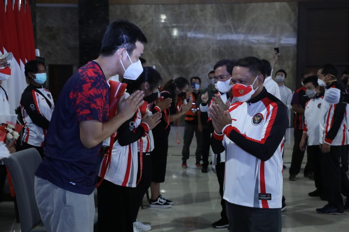 Sambut Kedatangan Atlet Kloter Kedua, Menpora Amali Sampaikan Ucapan Terimakasih dan Apresiasi Presiden Jokowi